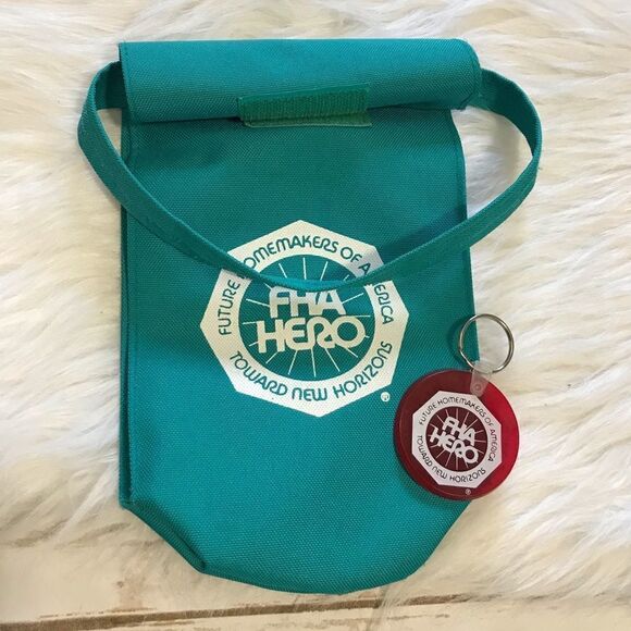 🦩 FHA HERO Lunchbag Keychain Future Homemakers of America - Picture 1 of 8